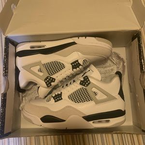 Air Jordan 4 Military Black Size 8.5